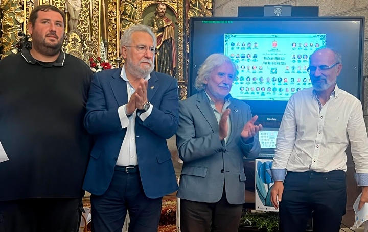 El alcalde, Xosé Miguel Pérez Blecua; Miguel Santalices, presidente del Parlamento de Galicia; Rosendo Fernández, diputado de Representación Institucional de la Diputación de Ourense; y el investigador Carlos Diéguez.