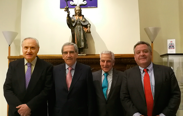 Fernando Ónega, Francisco Ruza, Miguel Carrero y Julio Ancochea, antes del inicio de la conferencia