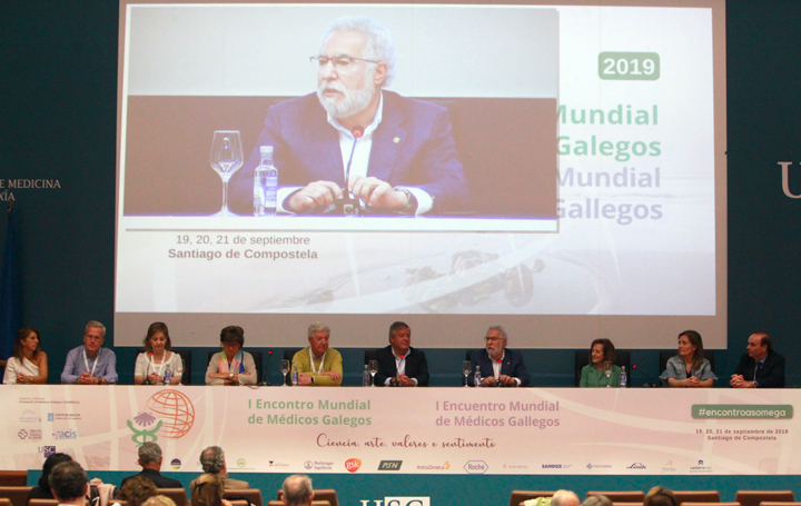 Momento de la intervención de Santalices en la clausura del I Encontro Mundial de Médicos Galegos