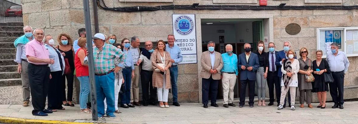 Foto del grupo de miembros de PSN en visita al Museo. Con ellos, Julio Ancochea y Miguel Santalices