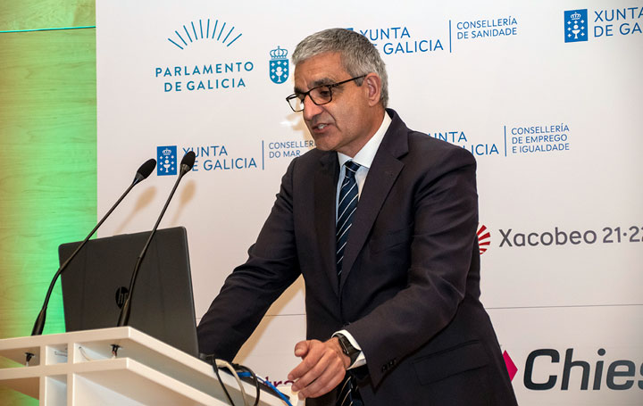 Xosé R. Bustelo durante su intervención en el II Encontro Mundial de Médicos Galegos.