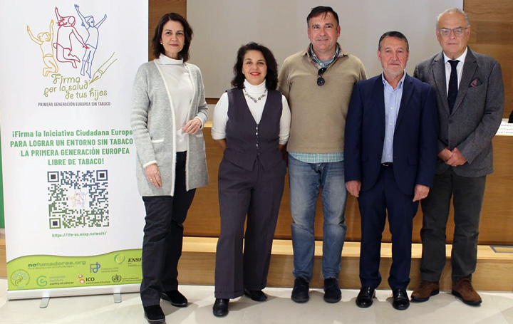 Ana Fernández Marcos, de AECC; Raquel Fernández Margina, de NoFumadores; Joan B. Soriano, de Asomega; Andrés Zamorano, responsable del CNPT; y Francisco Cabrera, del Colegio de Dentistas de Canarias.