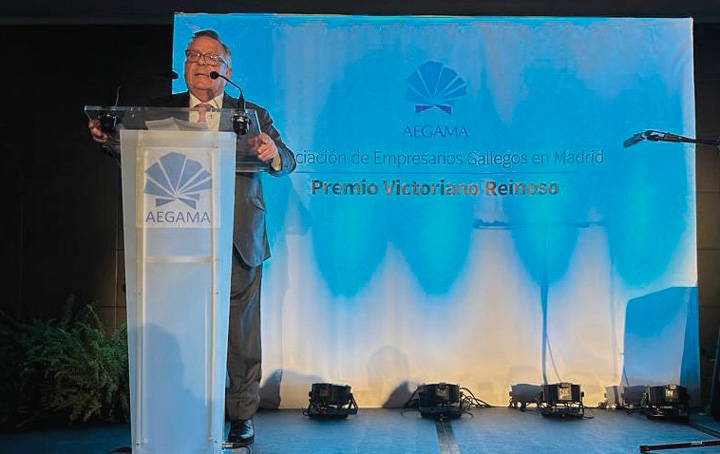 Julio Ancochea pronunció la laudatio a Miguel Carballeda.