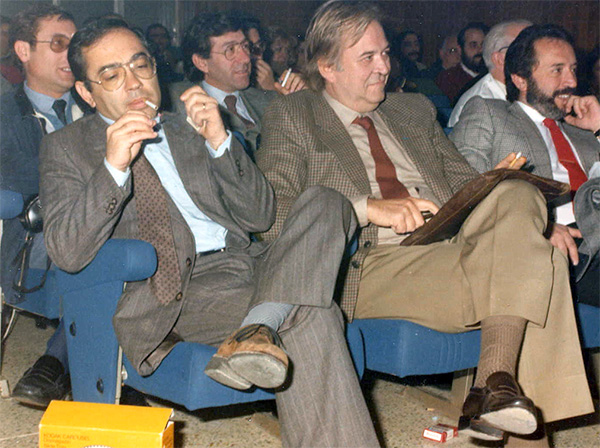 Cuando fumar no era delito. Sánchez Salorio entre los doctores Méndez y García Sánchez.