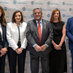 Las directoras científicas de los institutos de investigación sanitaria gallegos con el presidente de Asomega y el conselleiro de Sanidade.