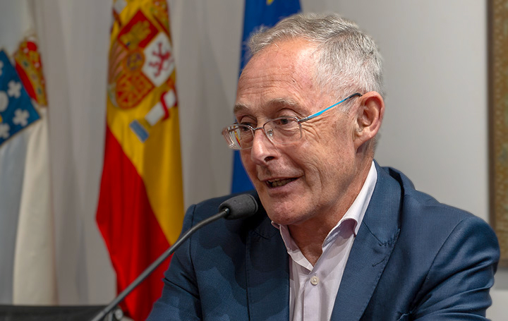 Ángel Carracedo habla sobre investigación biomédica en la última jornada de la Feira da Saúde de Asomega.