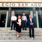 Juan Serrano, director de la Casa de Galicia; Carmen Novoa, de la Orden de la Vieira; Manuel Sandoval, componente del coro A Contraluz; y Julio Asomega, presidente de Asomega.