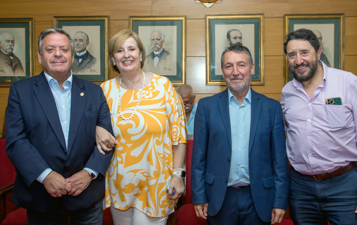 Julio Ancochea, presidente de Asomega; Pilar Rodríguez Ledo, presidenta de SEMG; Andrés Zamorano, presidente del CNPT; y José Manuel Solla, ex presidente de SEMG.