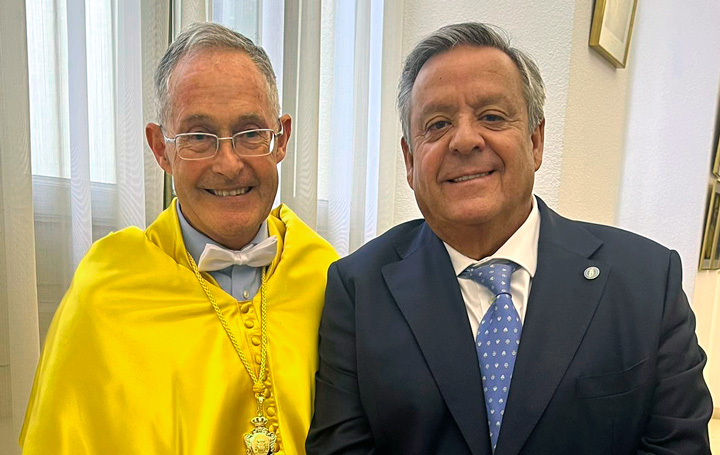 El profesor Carracedo junto al presidente de Asomega, Julio Ancochea.