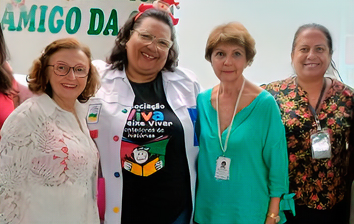 Dolores Fernández, primera de la izquierda, con otras colaboradores, durante la celebración del 48 aniversario de Iperba.