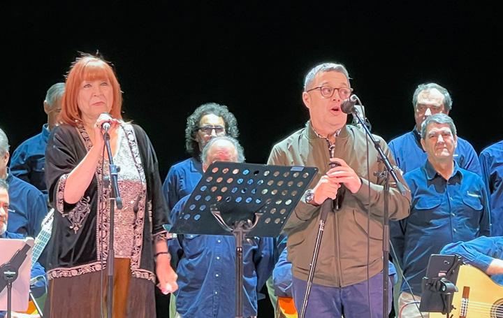 Actuación del Grupo A Contraluz en el Nuevo Teatro Alcalá a beneficio de adELA.