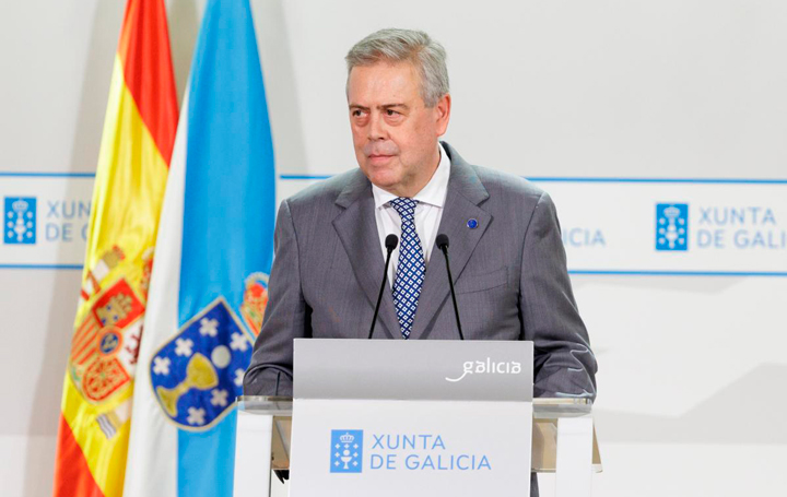 Antonio Gómez Caamaño, conselleiro de Sanidade, presenta la ley que prohibirá la venta de vapeadores y bebidas energéticas a menores de edad en Galicia.