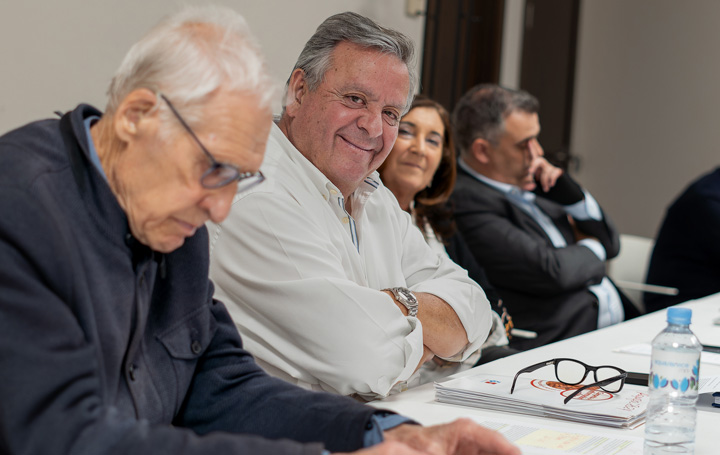 Aniceto Charro, presidente de honor; Julio Ancochea, presidente; Rosaura Leis y Felipe Couñago, vocales.