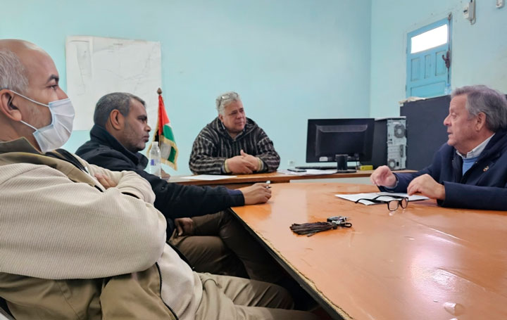 Con-el-director-del-Hospital-Nacional-de-Rabouni