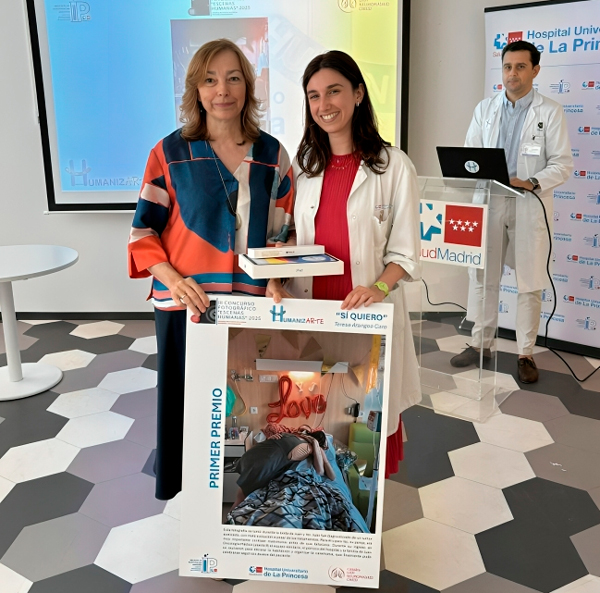  Teresa Arangoa Caro del Servicio de Oncología Médica, primer premio con su fotografía "Si quiero".