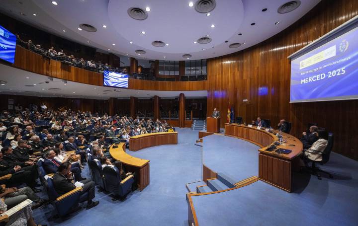 Aspecto del salón de actos Ernest Lluch del Ministerio de Sanidad durante la entrega de las medallas.