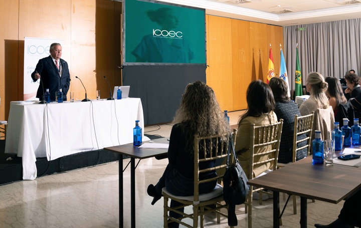 Julio Ancochea durante su intervención en el simposio de ICOEC