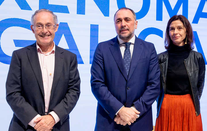 Ángel Carracedo, director del proyecto; el conselleiro de Sanidade, Julio García Comesaña; y María Brión, coordinadora del proyecto.