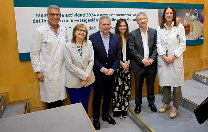 El gerente del área sanitaria de A Coruña y Cee, Luis Verde; María Pollán Santamaría, directora del Instituto de Salud Carlos III; Antonio Gómez Caamaño, conselleiro de Sanidade; Patricia Rey Pérez, directora de la Fundación de Investigación Biomédica Profesor Novoa Santos; Ricardo Cao, rector de la Universidade de A Coruña; y la directora científica del Inibic, María del Mar Castellanos.