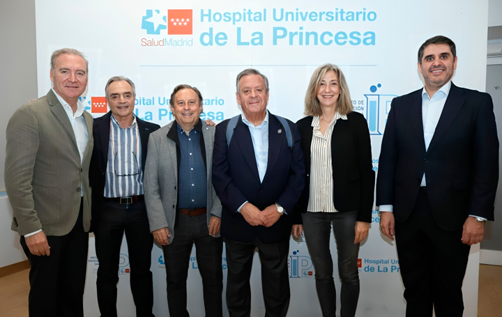 Julio de la Rosa, director de Relaciones Institucionales y Market Access Air Liquide Healthcare; Fernando Masa, neumólogo en el Hospital San Pedro de Alcántara; Jose Miguel Gonzalez Moro, jefe de servicio de Neumología en el Hospital Principe de Asturias de Alcala de Henares; Julio Ancochea, jefe del Servicio de Neumología del Hospital Universitario de La Princesa; Rosa Cordovilla, jefa de servicio de Neumología del Complejo Asistencial Universitario de Salamanca; Manuel Pacheco, director Actividad Terapias Respiratorias en Air Liquide Healthcare.