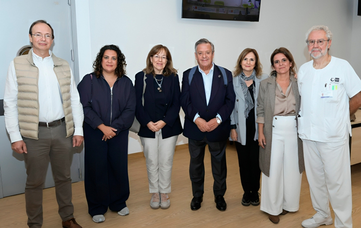 David Rodríguez Morales, médico Técnico de Apoyo de Unidad de Continuidad Asistencial; Montserrat Estepa Muñoz, enfermera de Continuidad Asistencial en el Hospital Universitario Infanta Leonor; Carmen García Cubero, jefa Unidad de Continuidad Asistencial; Julio Ancochea, jefe del Servicio de Neumología del Hospital Universitario de La Princesa; Gema Ramos, responsable Comercial de la Delegación Este en VitalAire; Rosa Fonseca, directora de la Delegación Centro en VitalAire; Enrique Zamora, adjunto de Neumología en el Hospital Universitario de La Princesa.