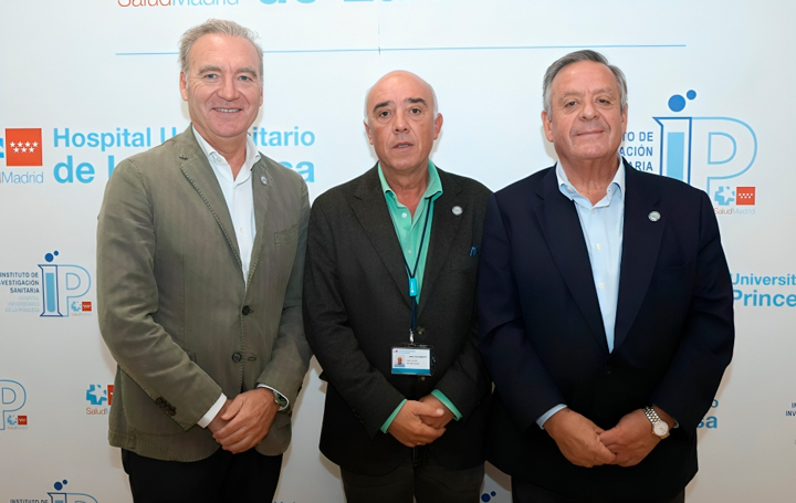 Julio de la Rosa, director de Relaciones Institucionales y Market Access Air Liquide Healthcare; José Julián Díaz, director gerente de Hospital Universitario La Princesa; y Julio Ancochea, jefe del Servicio de Neumología del Hospital Universitario de La Princesa.