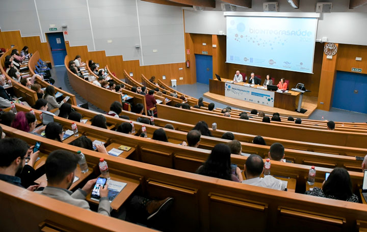 El Aula Magna del pabellón docente Nóvoa Santos ha acogido esta jornada.
