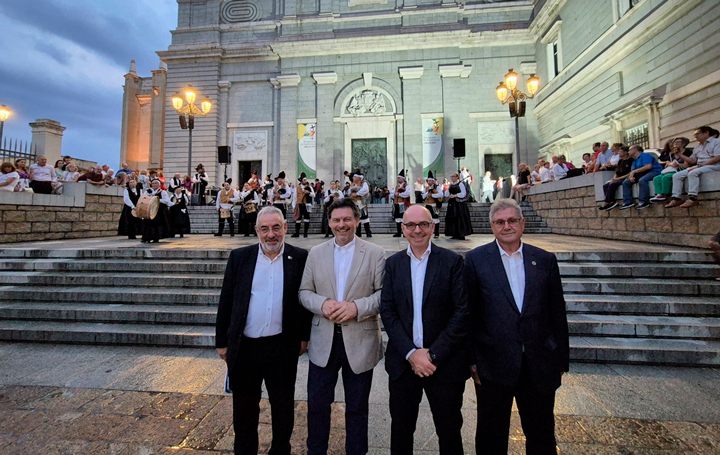 Horacio Rico, presidente de Fagama; Antonio Rodríguez Miranda, secretario xeral de Emigración de la Xunta de Galicia; Luis E. Ramos, director de la Casa de Galicia; y Carlos Ramalleira, de la Junta Directiva del Centro Gallego de Madrid.