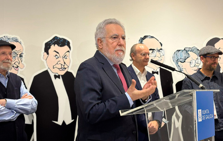 Miguel Santalices en la inauguración de la muestra de Siro López en la Casa de Galicia.